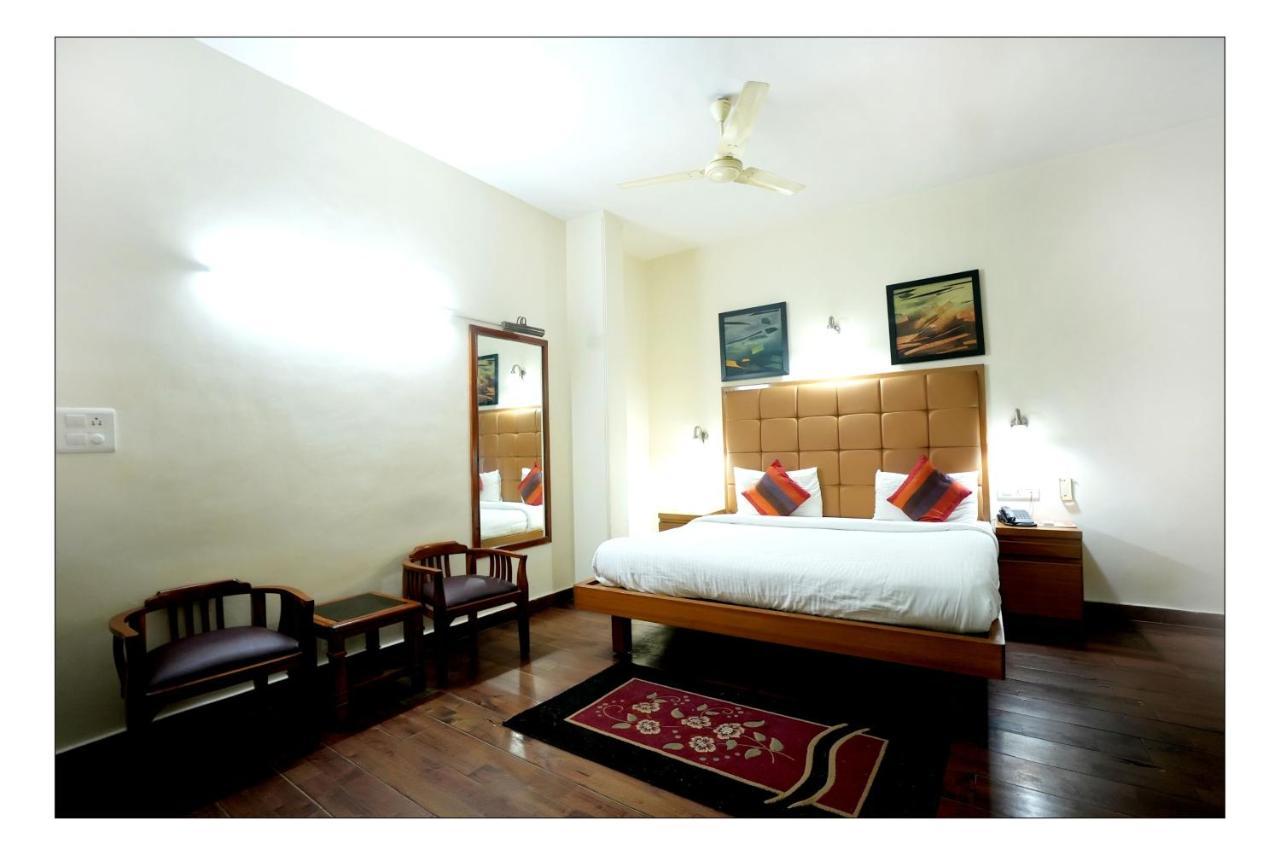 Hotel Oscar - Hauz Khas Új-Delhi Kültér fotó