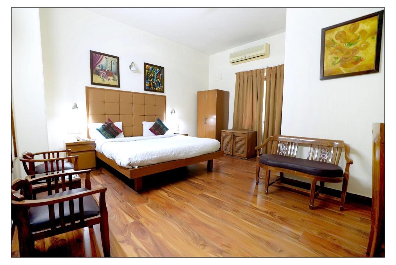 Hotel Oscar - Hauz Khas Új-Delhi Kültér fotó