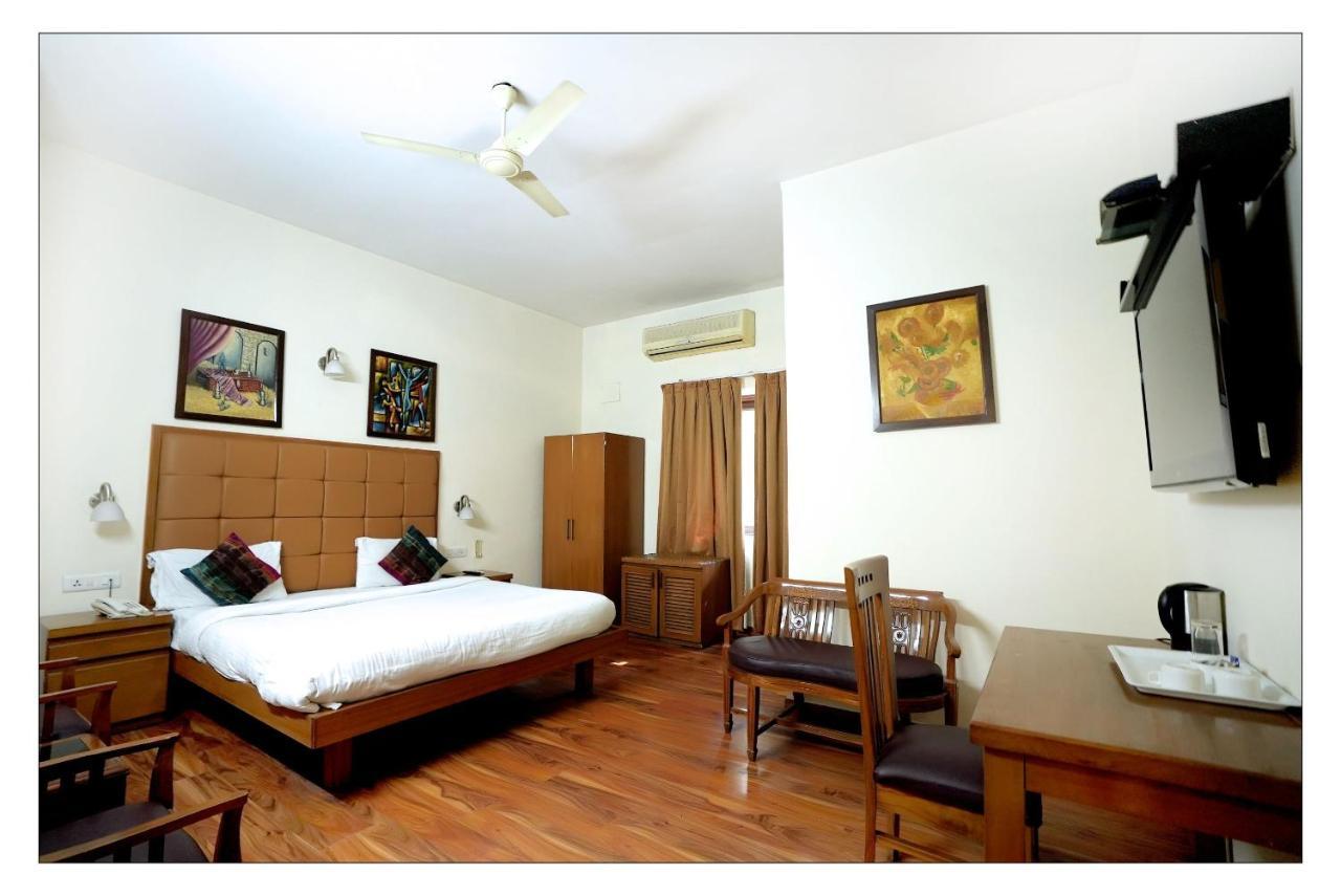 Hotel Oscar - Hauz Khas Új-Delhi Kültér fotó