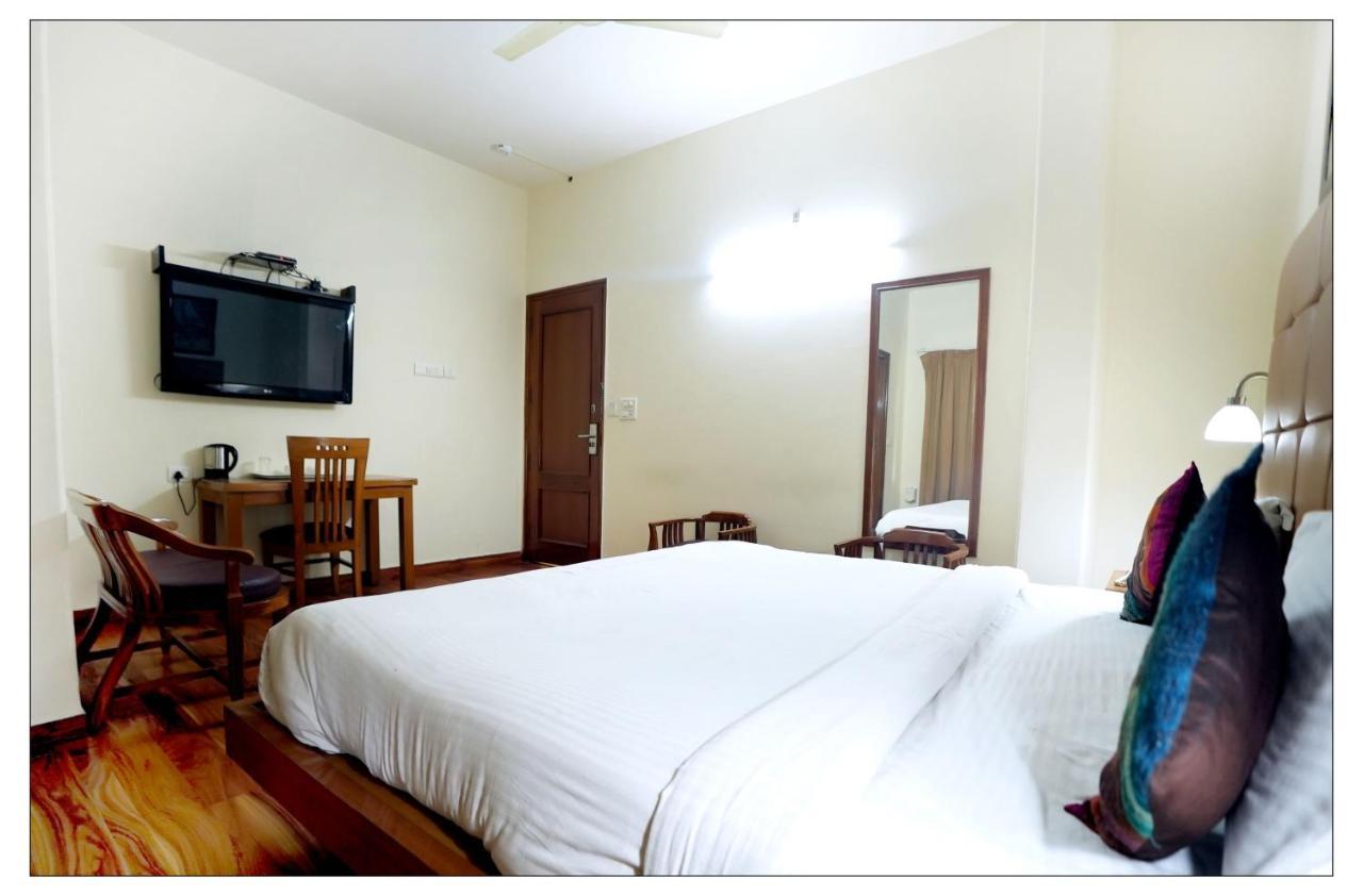 Hotel Oscar - Hauz Khas Új-Delhi Kültér fotó