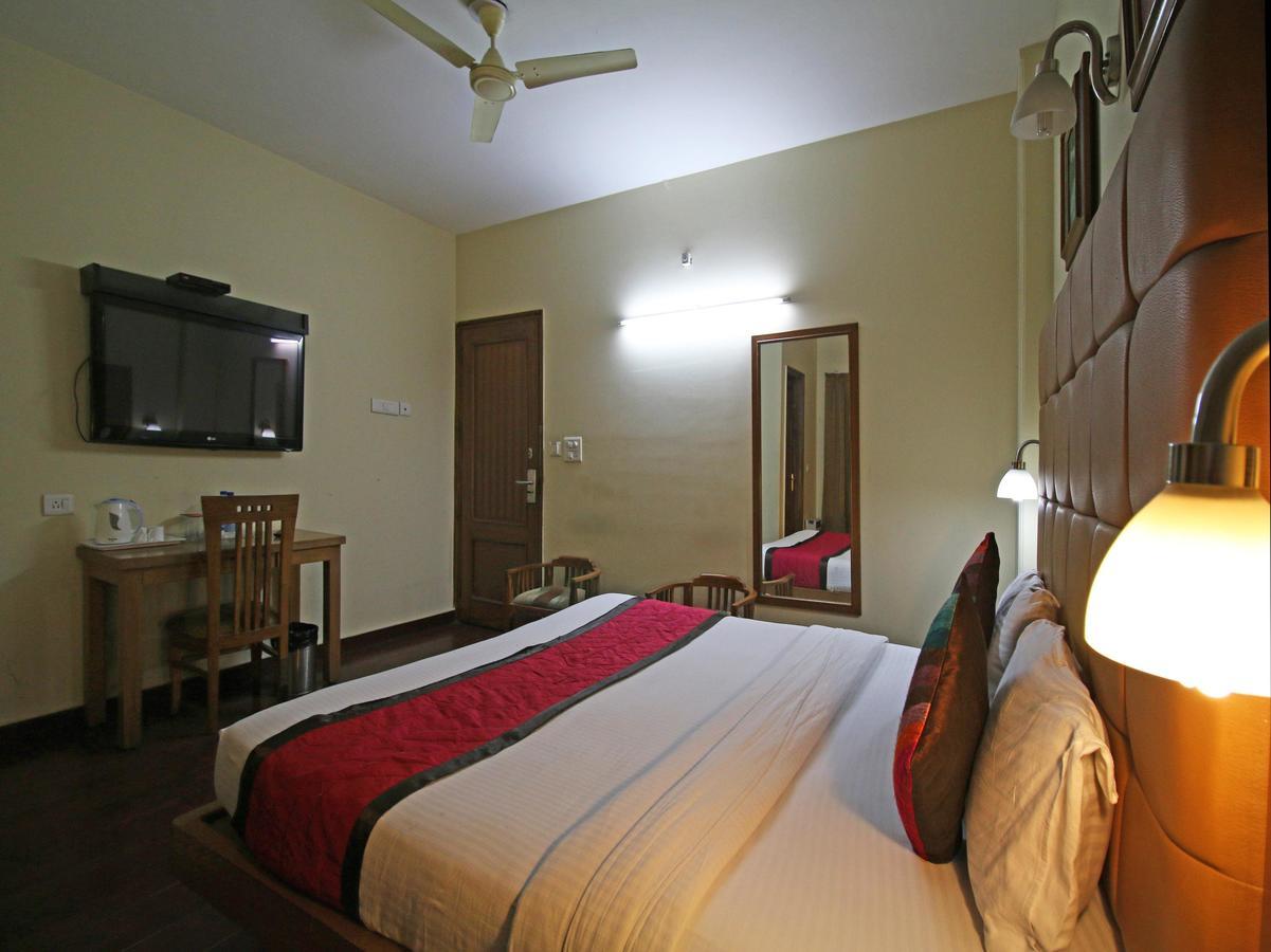 Hotel Oscar - Hauz Khas Új-Delhi Kültér fotó